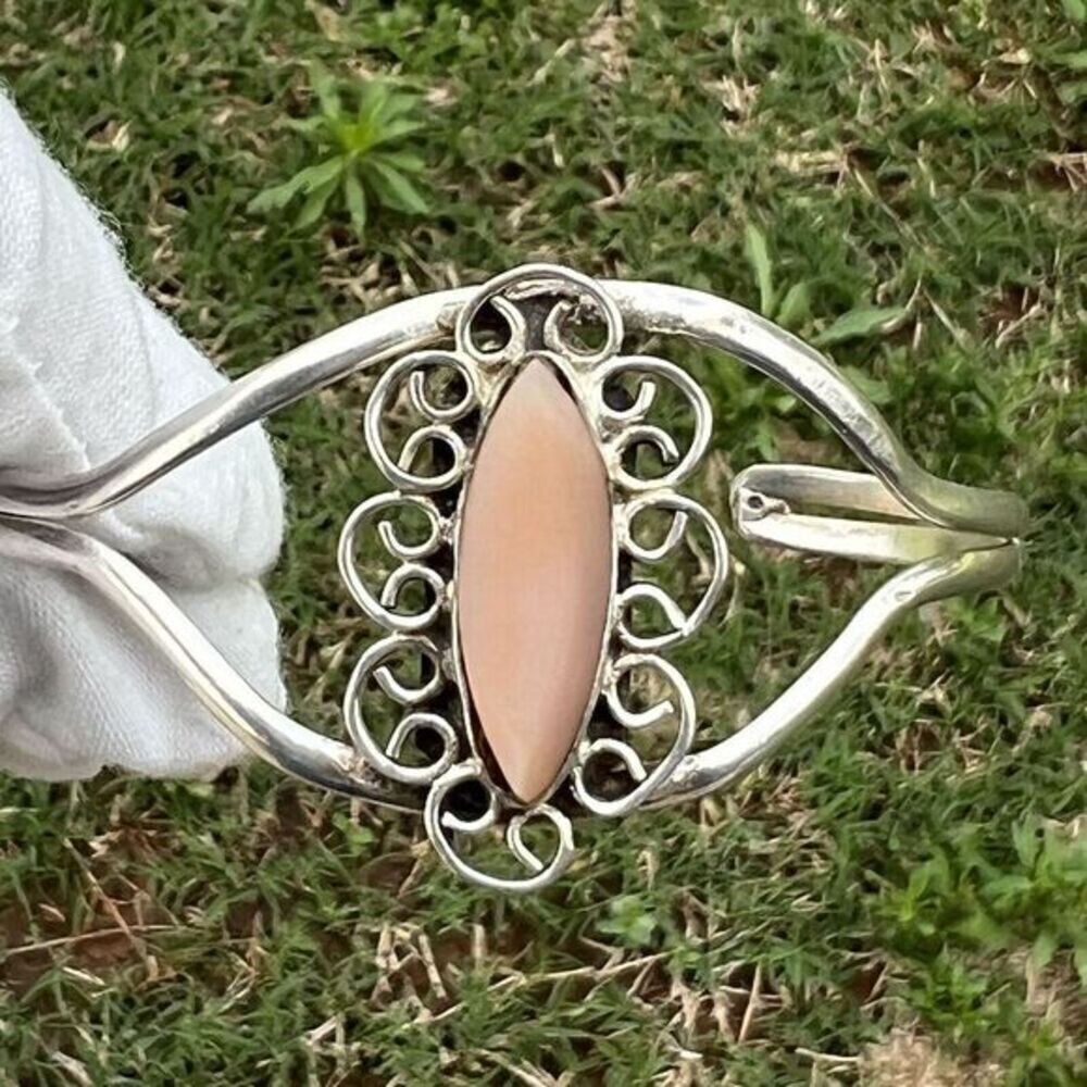 Vintage Alpaca Mexico Women's Cuff Bracelet Silver Tone Signed Item‎ Length 5.5"